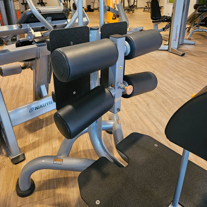 Matrix Magnum Glute Ham Bench MG-A96, Bank für unteren Rücken, Bauch, Beine und Po Training, Rahmenfarbe Silber, gebraucht - überholter Zustand
