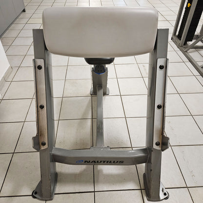 Nautilus Nitro Scottcurl Bizepsbank SZ, Scottbench, Rahmen Silber, gebraucht - geprüfter Zustand mit Gebrauchsspuren