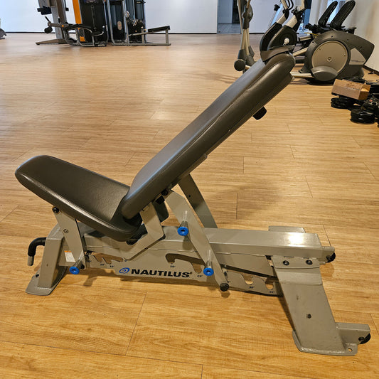 Nautilus Nitro Universalbank verstellbar, Hantelbank ohne Ablage, Multi-Adjustable Bench, Rahmen Silber, gebraucht - geprüfter Zustand mit Gebrauchsspuren