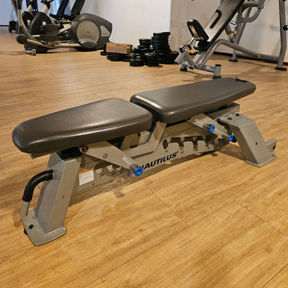 Nautilus Nitro Universalbank verstellbar, Hantelbank ohne Ablage, Multi-Adjustable Bench, Rahmen Silber, gebraucht - geprüfter Zustand mit Gebrauchsspuren