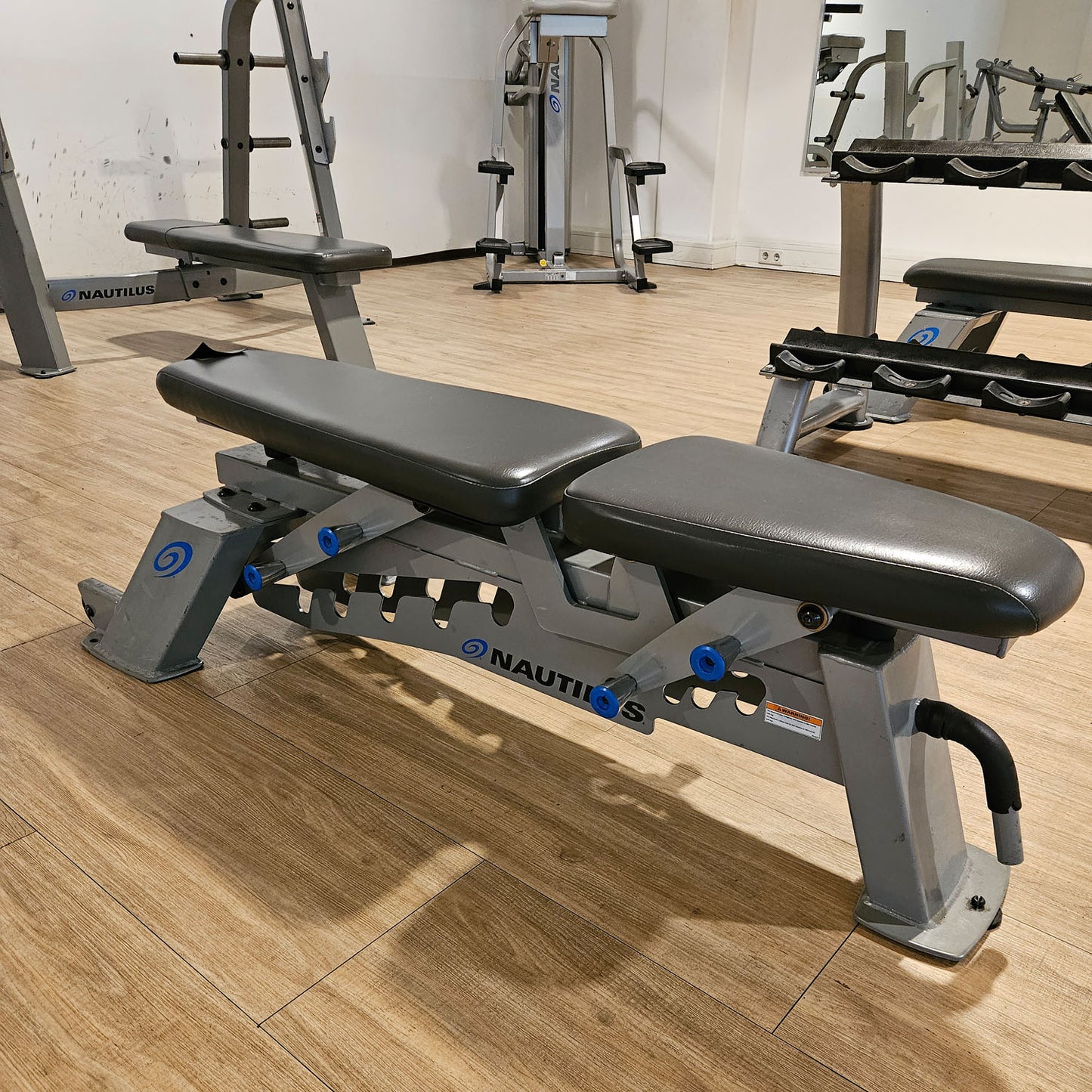 Nautilus Nitro Universalbank verstellbar, Hantelbank ohne Ablage, Multi-Adjustable Bench, Rahmen Silber, gebraucht - geprüfter Zustand mit Gebrauchsspuren