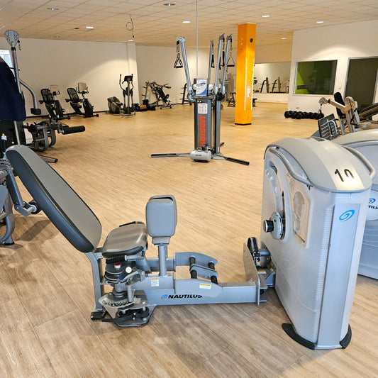 Nautilus ONE Hip Abduction-Adduction, Abduktoren und Adduktoren 2 in 1 Kombimaschine, Model S6AA, Rahmenfarbe Silber, gebraucht - überholter Zustand