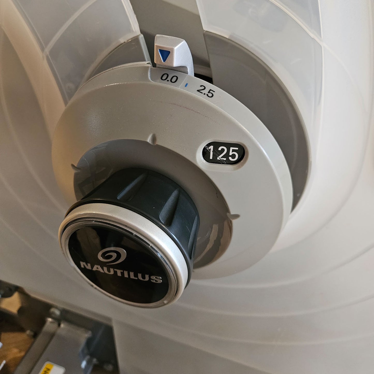 Nautilus ONE Hip Abduction-Adduction, Abduktoren und Adduktoren 2 in 1 Kombimaschine, Model S6AA, Rahmenfarbe Silber, gebraucht - überholter Zustand