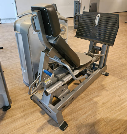 Nautilus ONE Leg Press, Beinpresse sitzend, Model S6LP, Rahmenfarbe Silber, gebraucht - überholter Zustand