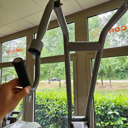 Nautilus ONE Lat Pulldown, Latzug von Oben, Model S6LATP, drehbare Griffe, Rahmenfarbe Silber, gebraucht - überholter Zustand