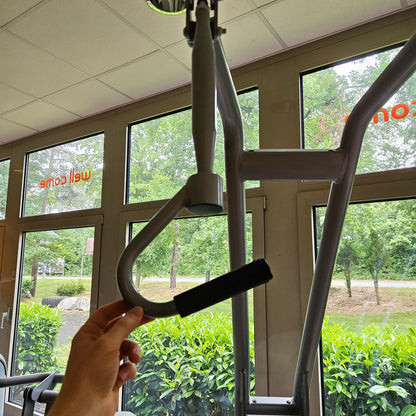 Nautilus ONE Lat Pulldown, Latzug von Oben, Model S6LATP, drehbare Griffe, Rahmenfarbe Silber, gebraucht - überholter Zustand