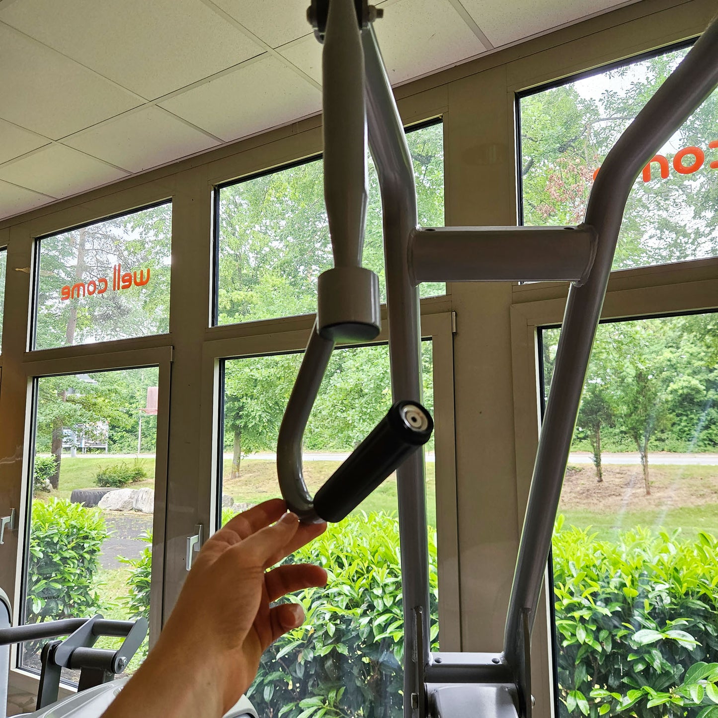 Nautilus ONE Lat Pulldown, Latzug von Oben, Model S6LATP, drehbare Griffe, Rahmenfarbe Silber, gebraucht - überholter Zustand