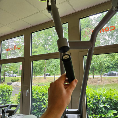 Nautilus ONE Lat Pulldown, Latzug von Oben, Model S6LATP, drehbare Griffe, Rahmenfarbe Silber, gebraucht - überholter Zustand