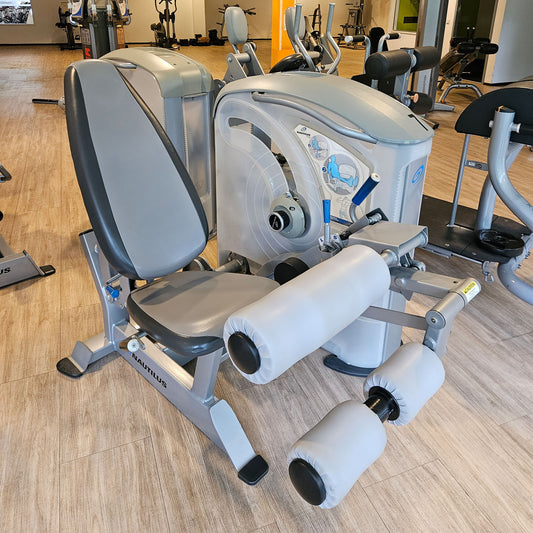 Nautilus ONE Seated Leg Curl, Beinbeuger sitzend, Model S6LC, Rahmenfarbe Silber, gebraucht - überholter Zustand