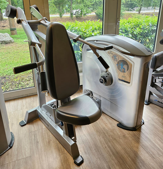 Nautilus ONE Shoulder Press, Schulterpresse, Overheadpress, Model S6SP, Rahmenfarbe Silber, gebraucht - überholter Zustand