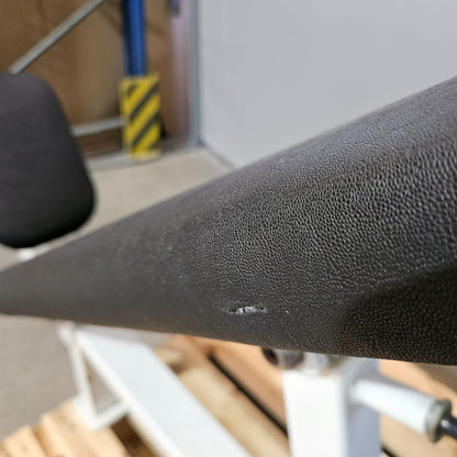 Olimp Schrägdrückerbank, Olympic Incline Bench, Hantelbank Schrägbankdrücken, Rahmenfarbe Weiß, gebraucht mit Gebrauchsspuren