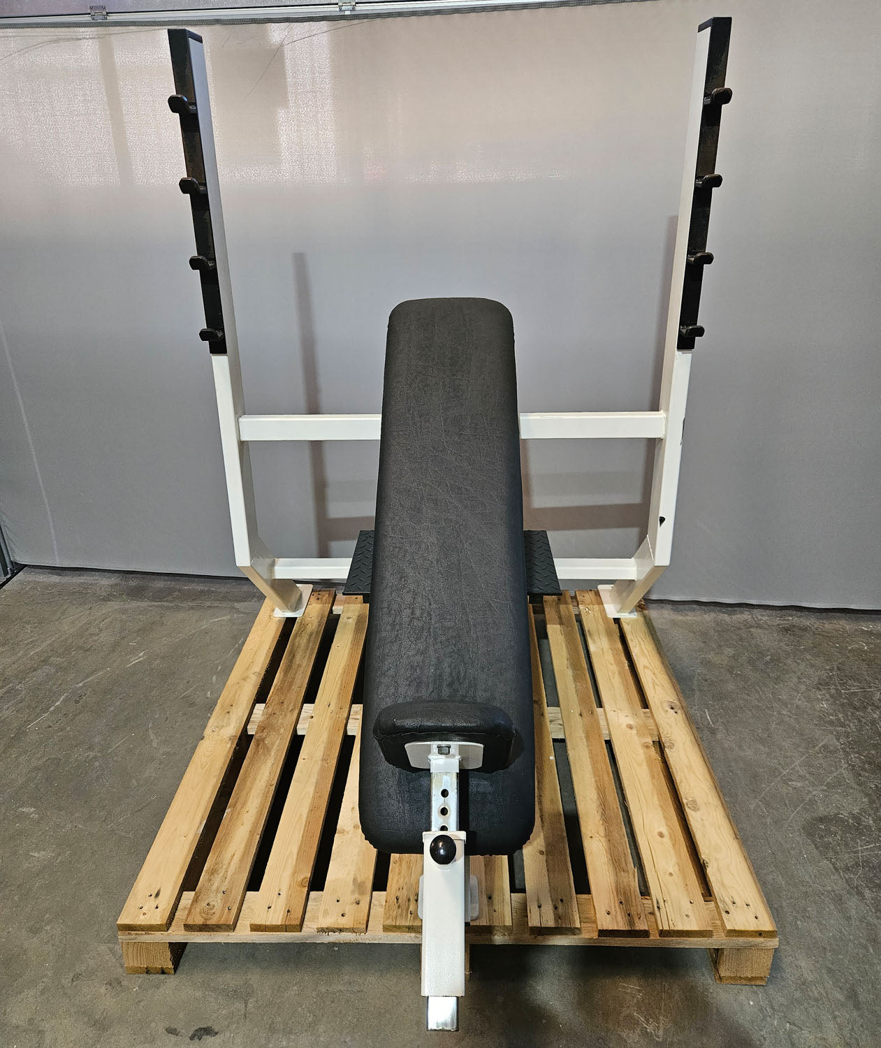 Olimp Schrägdrückerbank, Olympic Incline Bench, Hantelbank Schrägbankdrücken, Rahmenfarbe Weiß, gebraucht mit Gebrauchsspuren