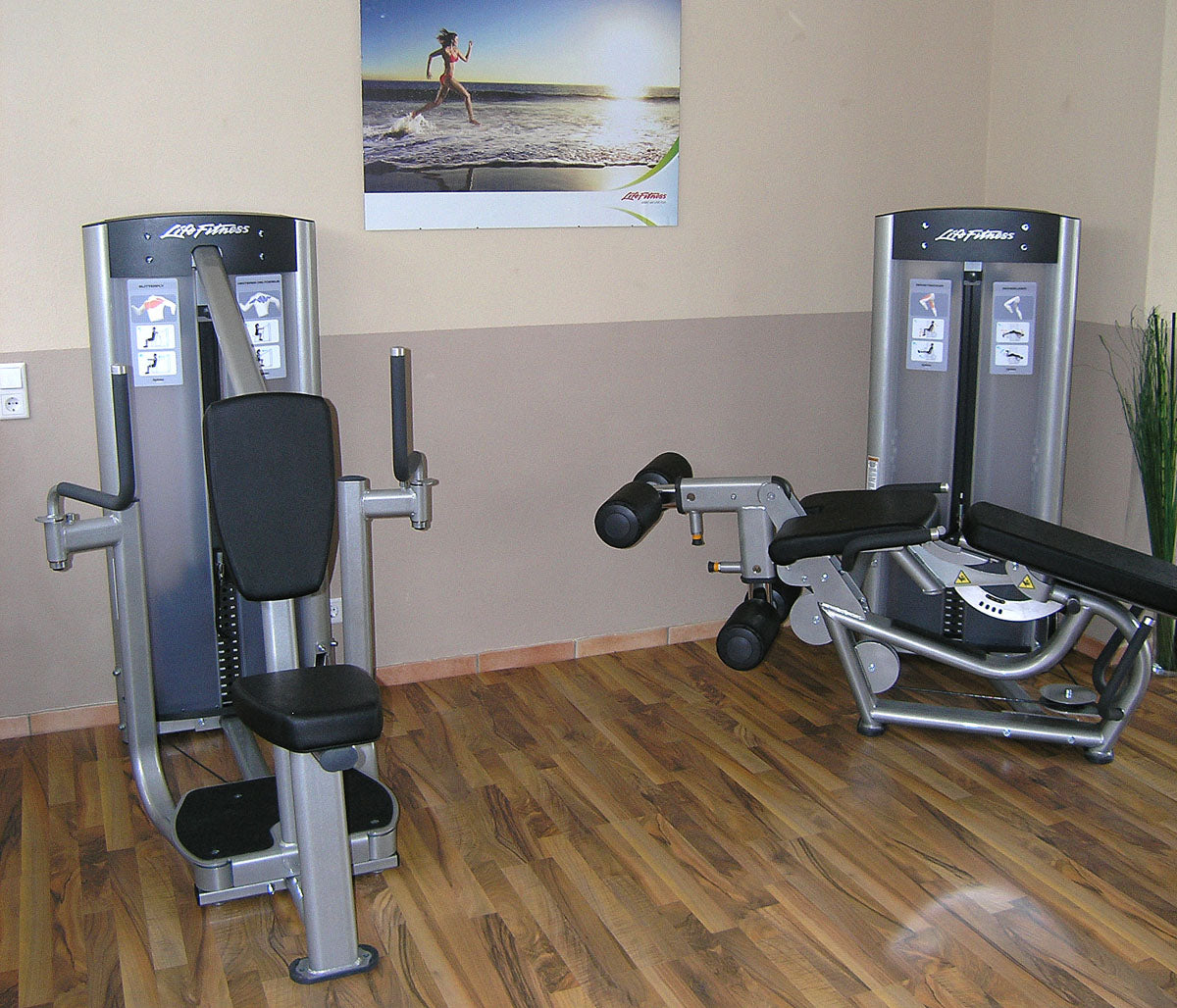 Life Fitness Optima Series - 2 in 1 Kombigeräte - 6 Kraftgeräte im Set, perfekt für Hotel, Firmenfitness, Verein oder kleiner Fitnessraum, gebraucht