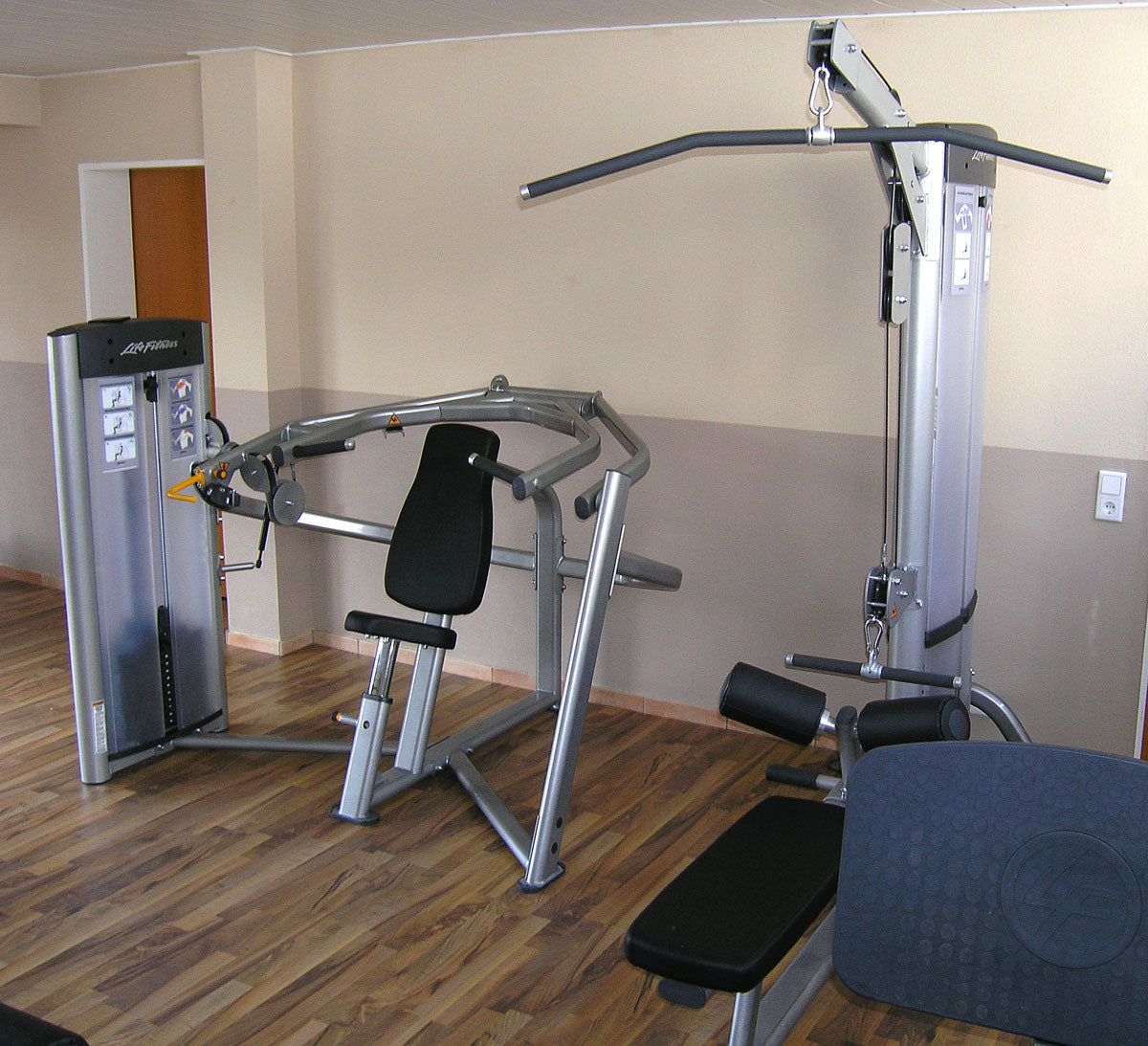 Life Fitness Optima Series - 2 in 1 Kombigeräte - 6 Kraftgeräte im Set, perfekt für Hotel, Firmenfitness, Verein oder kleiner Fitnessraum, gebraucht