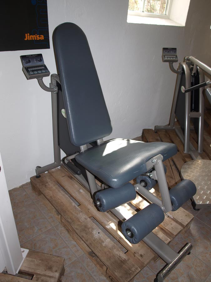 Calory Coach (SDH) circuit, 10 strength machines with display, resistances 1-8, silver, used - refurbished condition