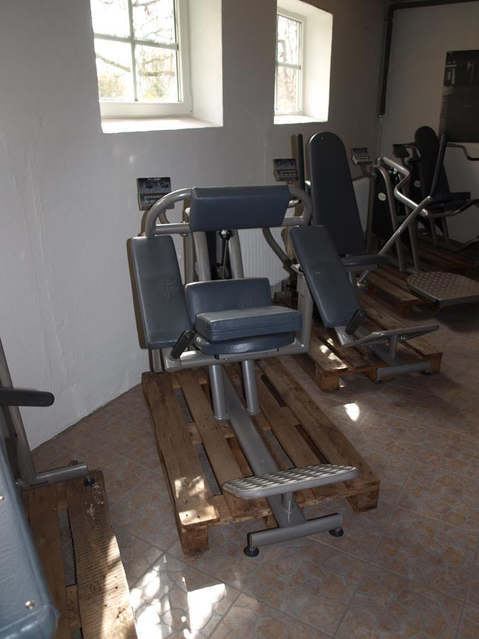 Calory Coach (SDH) circuit, 10 strength machines with display, resistances 1-8, silver, used - refurbished condition