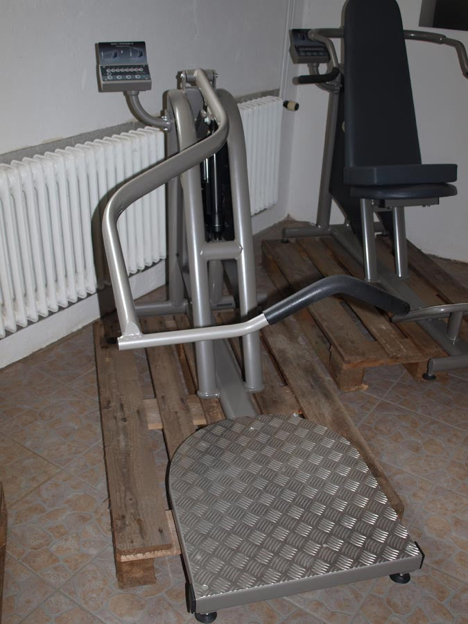 Calory Coach (SDH) 8 circuit machines with display &amp; electronic adjustment of resistance levels (1 to 5) &amp; indicators, Ladystudios