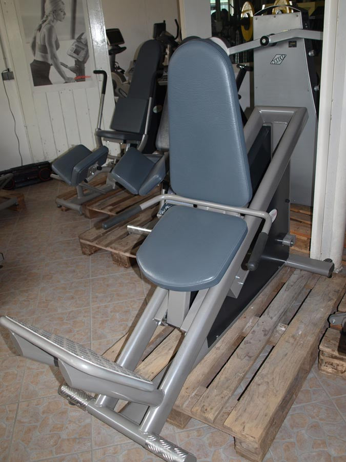 Calory Coach (SDH) circuit, 10 strength machines with display, resistances 1-8, silver, used - refurbished condition