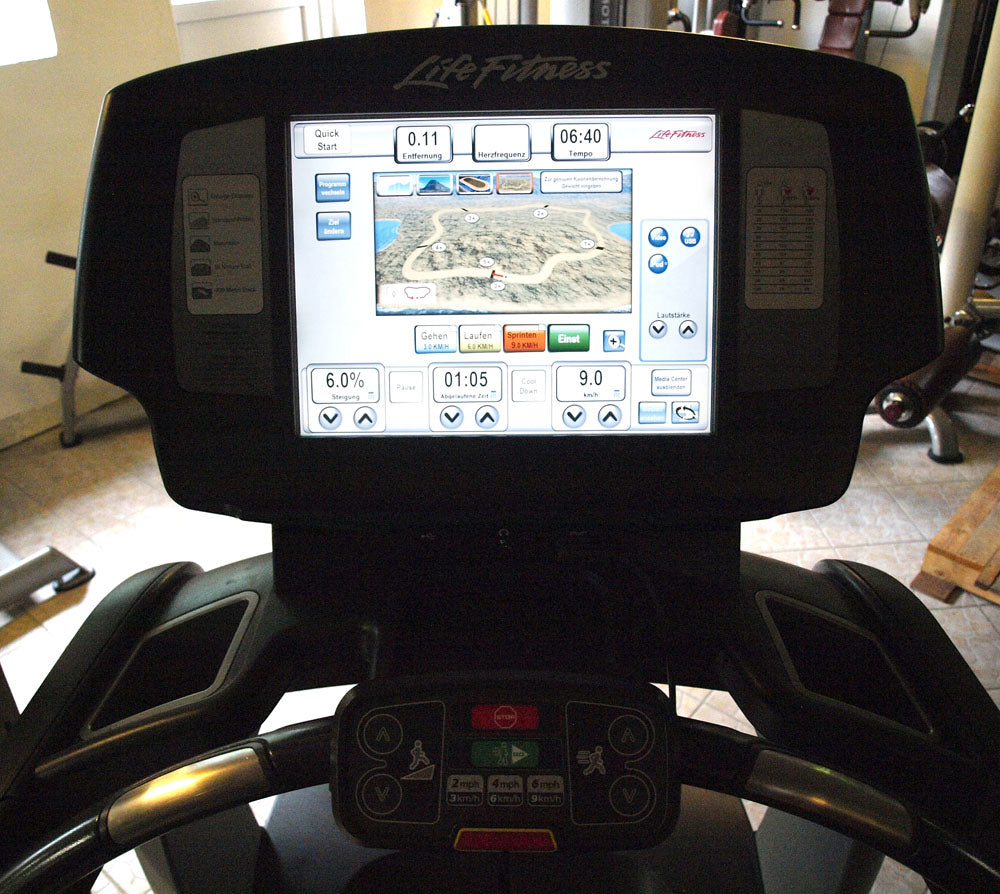 Life Fitness Elevation Series 95 Engage Cardiogerätepark, 10 Cardiogeräte im Set, Touchscreen Displays, gebraucht - überholter Zustand