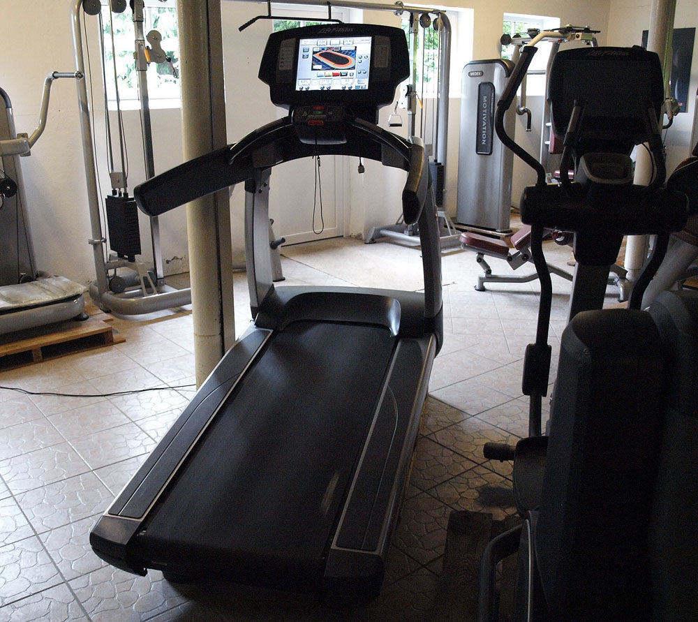 Life Fitness Laufband 95T - Elevation Series 95t - Engage 15" Touchscreen Konsole, gebraucht - überholter Zustand