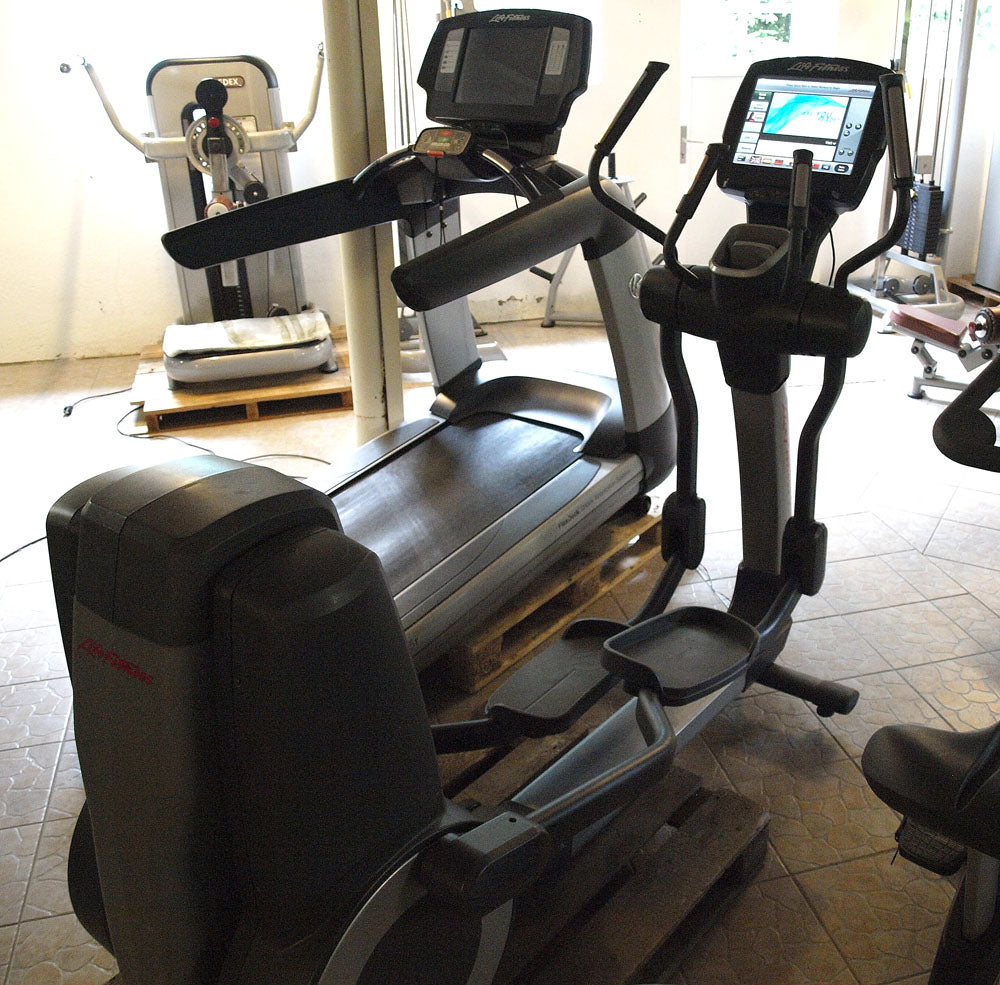 Life Fitness Crosstrainer 95X - Elevation Series 95x - Engage 15" Touchscreen Konsole, gebraucht - überholter Zustand