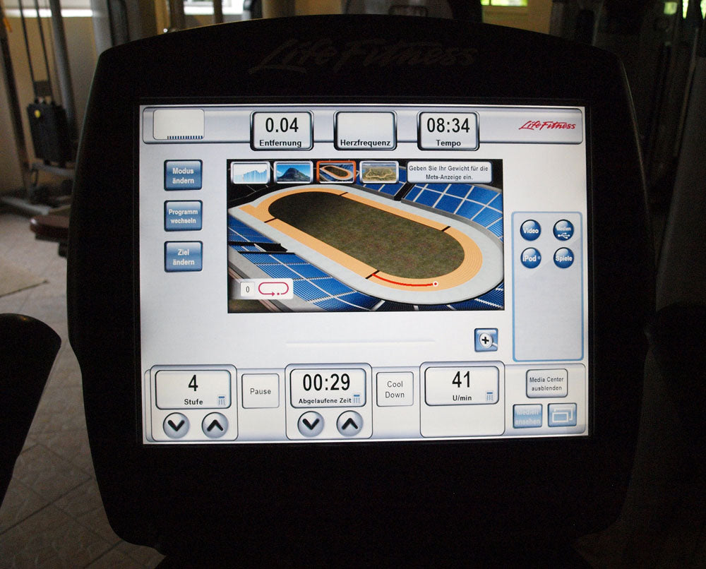 Life Fitness Elevation Series 95 Engage Cardiogerätepark, 10 Cardiogeräte im Set, Touchscreen Displays, gebraucht - überholter Zustand