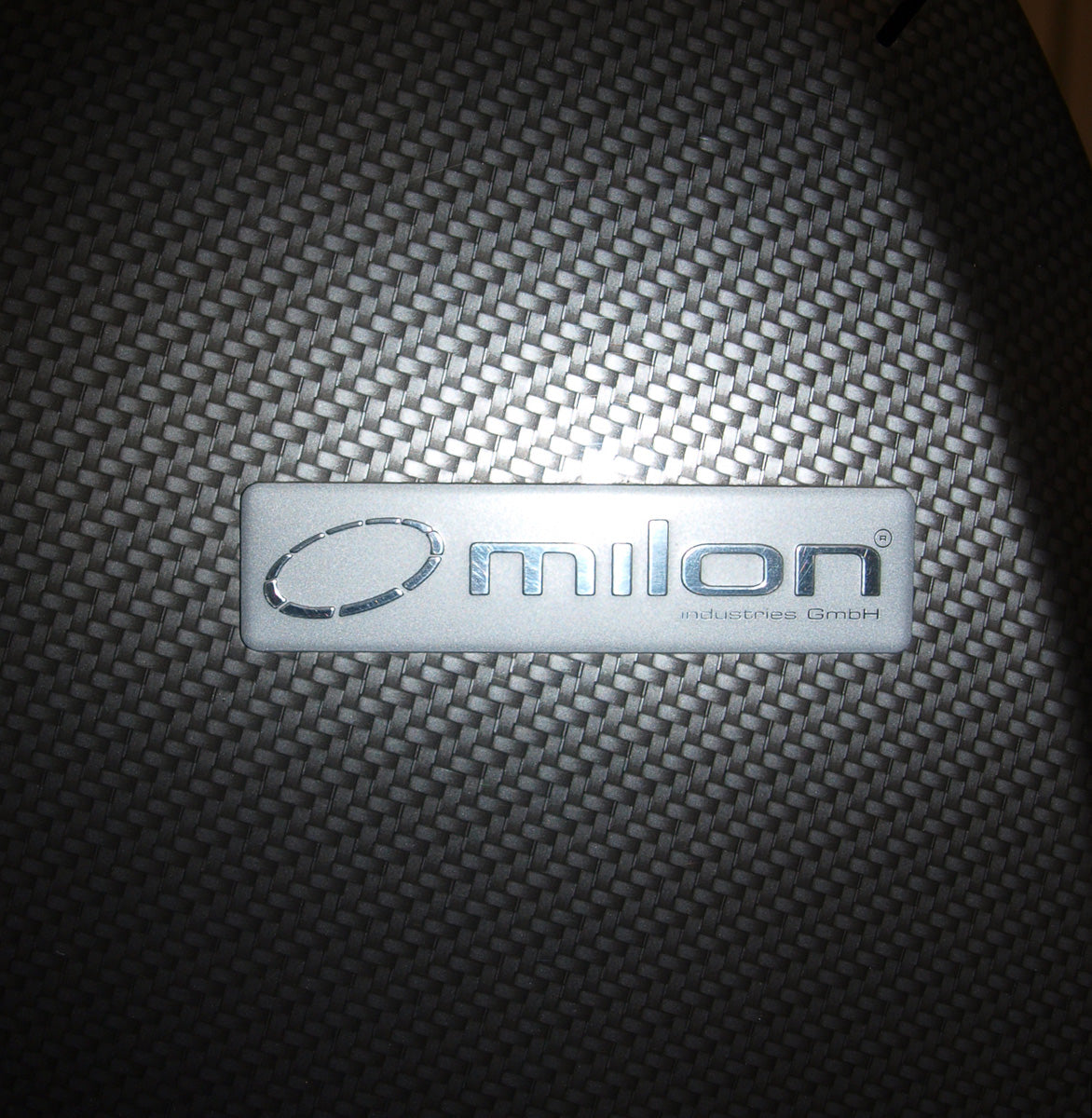 Milon Kraft Ausdauer Zirkel in Carbon Hell, 6 Kraftgeräte, 6 Cardiogeräte, Gehäuse in Carbon, Polster Schwarz, überholter Zustand
