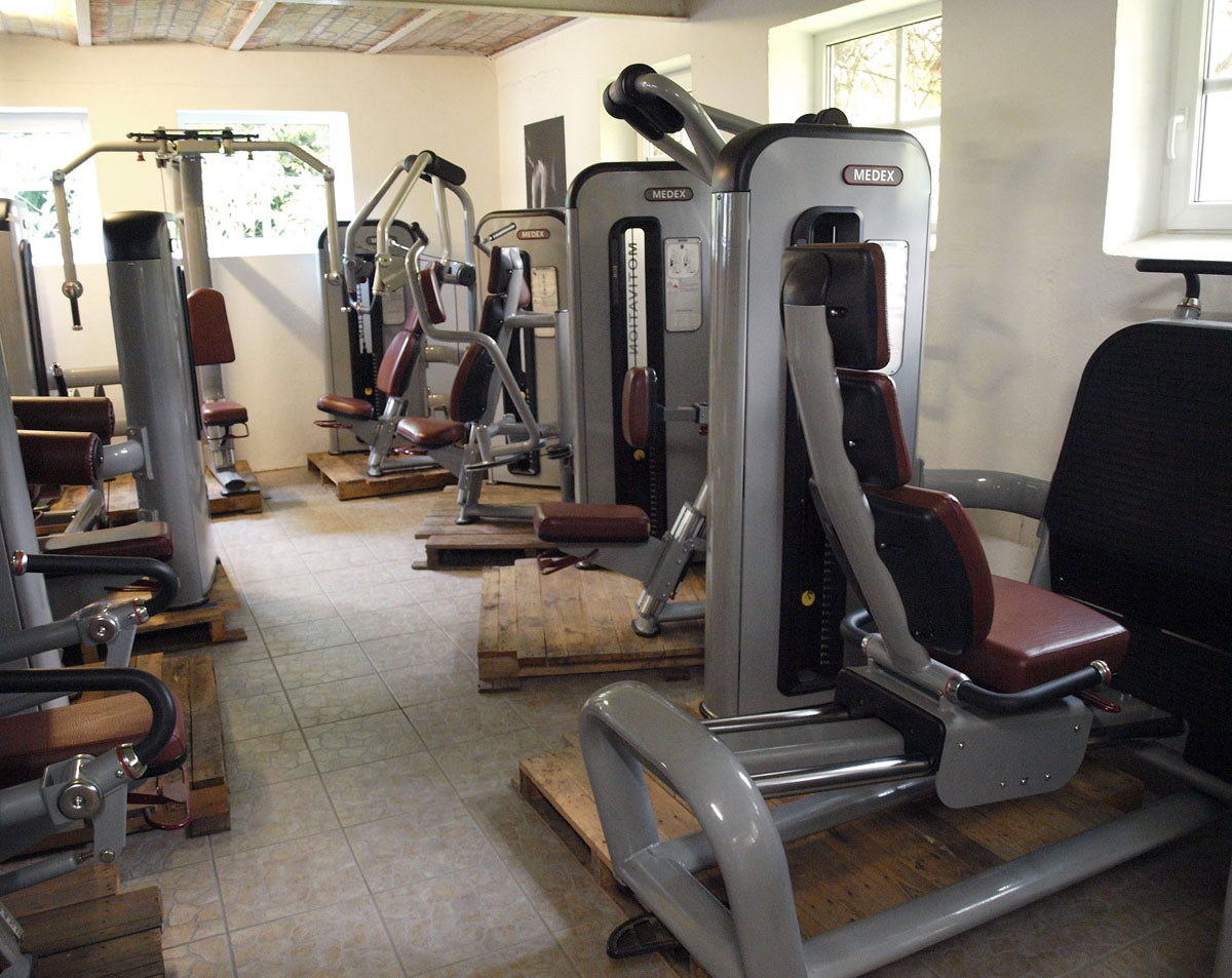 Komplette Fitnessstudio Einrichtung - Gerätepark mit über 45 Kraftgeräten - Danksport S-Line Set mit 45 Fitnessgeräten & Zubehör, Ausstellungsgeräte vergleichbar mit Gym80, Nautilus, Star Trac oder TechnoGym