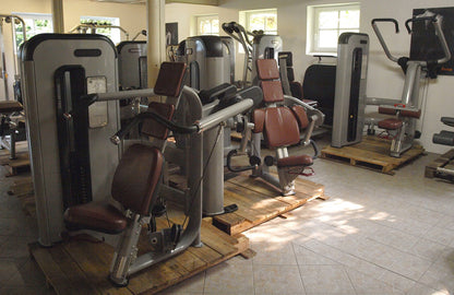 Komplette Fitnessstudio Einrichtung - Gerätepark mit über 45 Kraftgeräten - Danksport S-Line Set mit 45 Fitnessgeräten & Zubehör, Ausstellungsgeräte vergleichbar mit Gym80, Nautilus, Star Trac oder TechnoGym