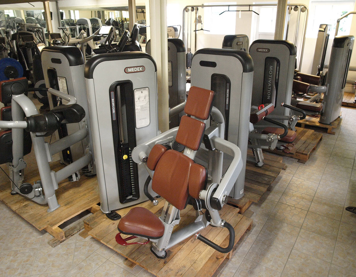 Komplette Fitnessstudio Einrichtung - Gerätepark mit über 45 Kraftgeräten - Danksport S-Line Set mit 45 Fitnessgeräten & Zubehör, Ausstellungsgeräte vergleichbar mit Gym80, Nautilus, Star Trac oder TechnoGym