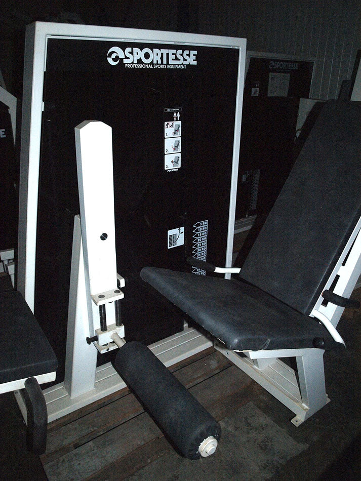 Sportesse Fitnessstudio Anlage, 16 Kraftgeräte, gebrauchter Fitnesspark, Farbe Weiß