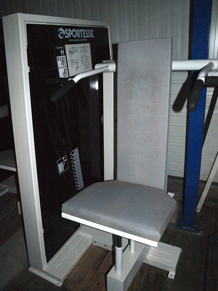 Sportesse Fitnessstudio Anlage, 16 Kraftgeräte, gebrauchter Fitnesspark, Farbe Weiß