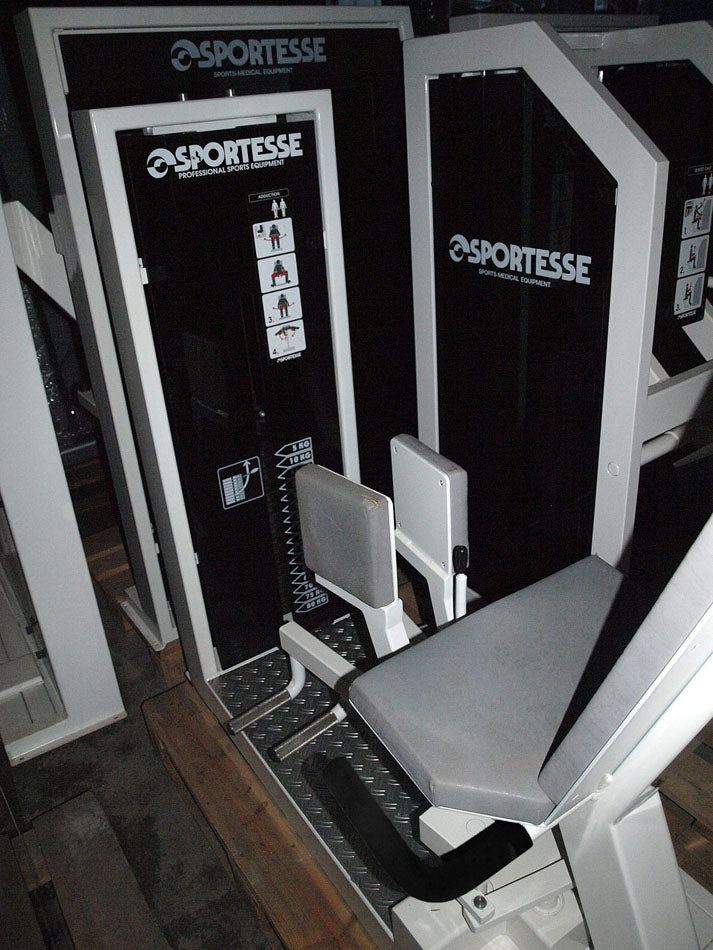 Sportesse Fitnessstudio Anlage, 16 Kraftgeräte, gebrauchter Fitnesspark, Farbe Weiß
