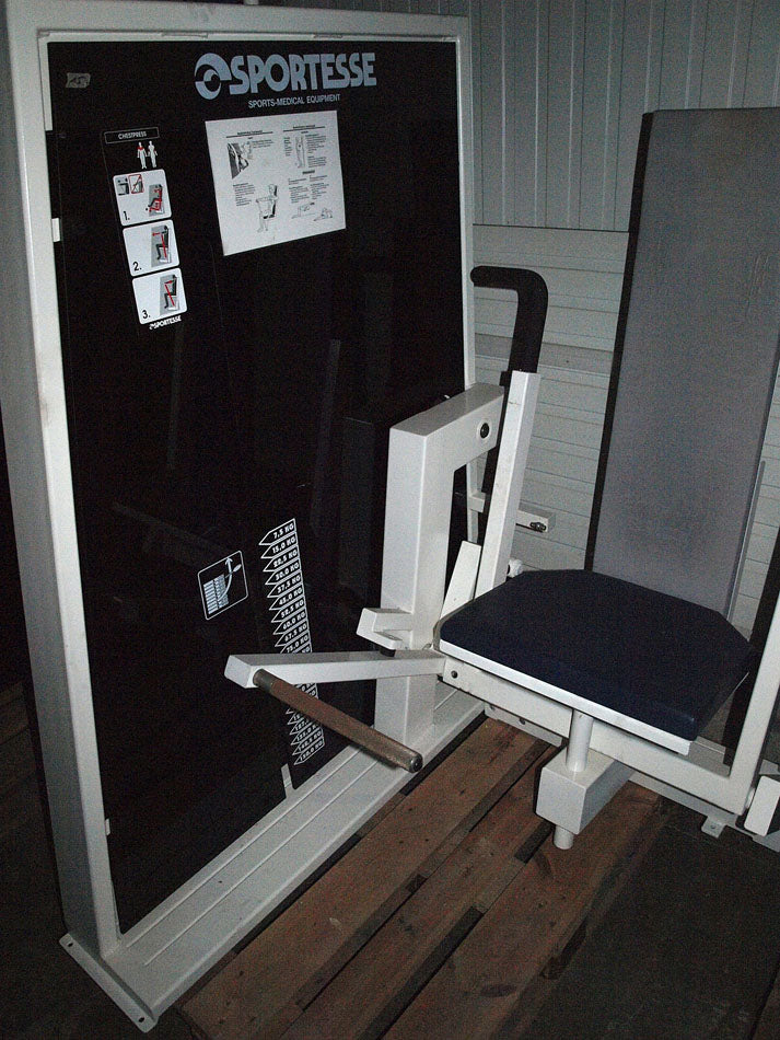 Sportesse Fitnessstudio Anlage, 16 Kraftgeräte, gebrauchter Fitnesspark, Farbe Weiß