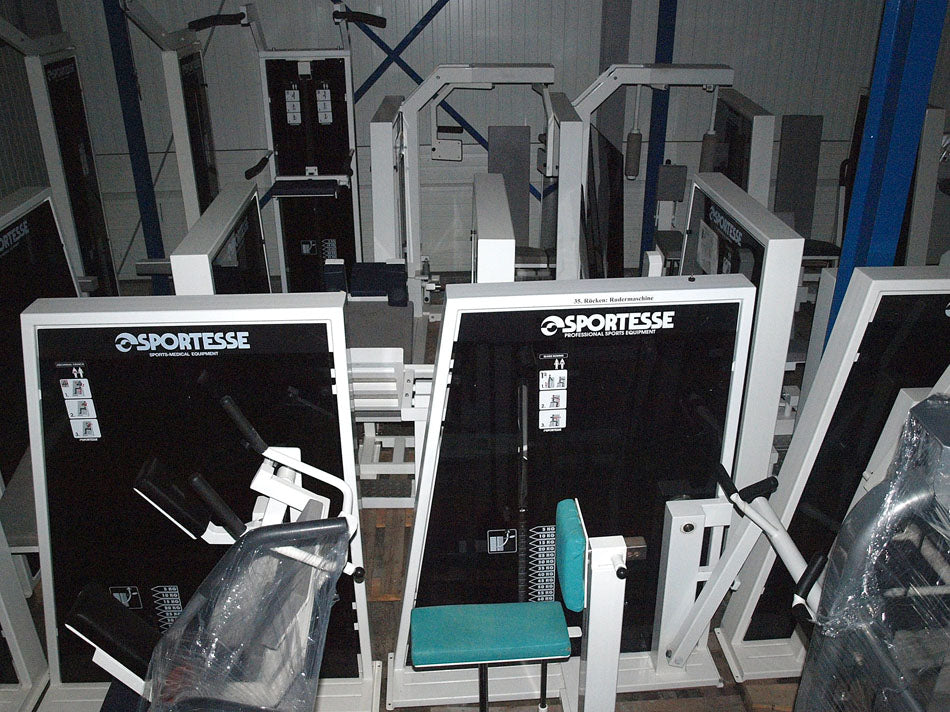 Sportesse Fitnessstudio Anlage, 16 Kraftgeräte, gebrauchter Fitnesspark, Farbe Weiß