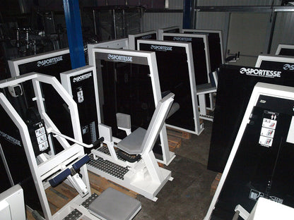 Sportesse Fitnessstudio Anlage, 16 Kraftgeräte, gebrauchter Fitnesspark, Farbe Weiß