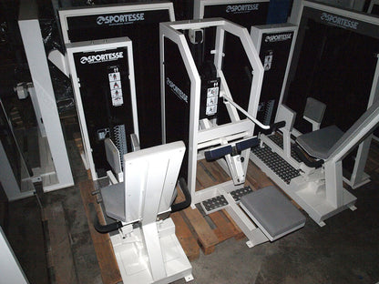 Sportesse Fitnessstudio Anlage, 16 Kraftgeräte, gebrauchter Fitnesspark, Farbe Weiß