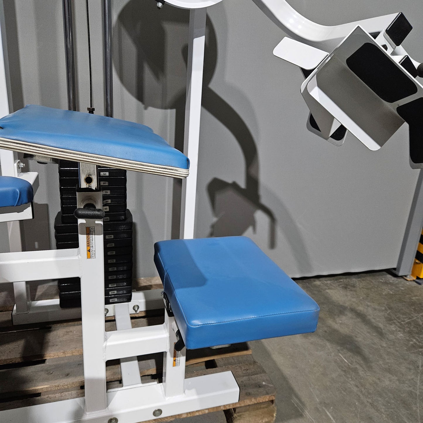 Paramount Glute Model 1300 - Gluteus Machine Kick, Glute Radial Butt Machine, Made in USA, Color White, Used - Tested Condition