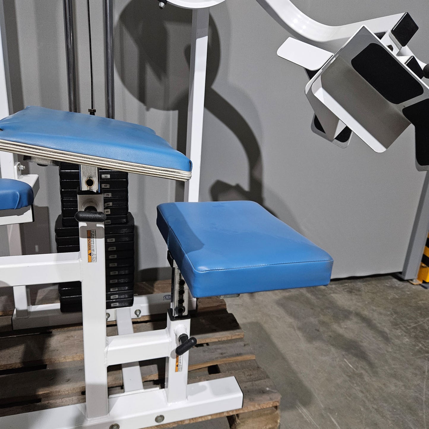 Paramount Glute Model 1300 - Gluteus Machine Kick, Glute Radial Butt Machine, Made in USA, Color White, Used - Tested Condition