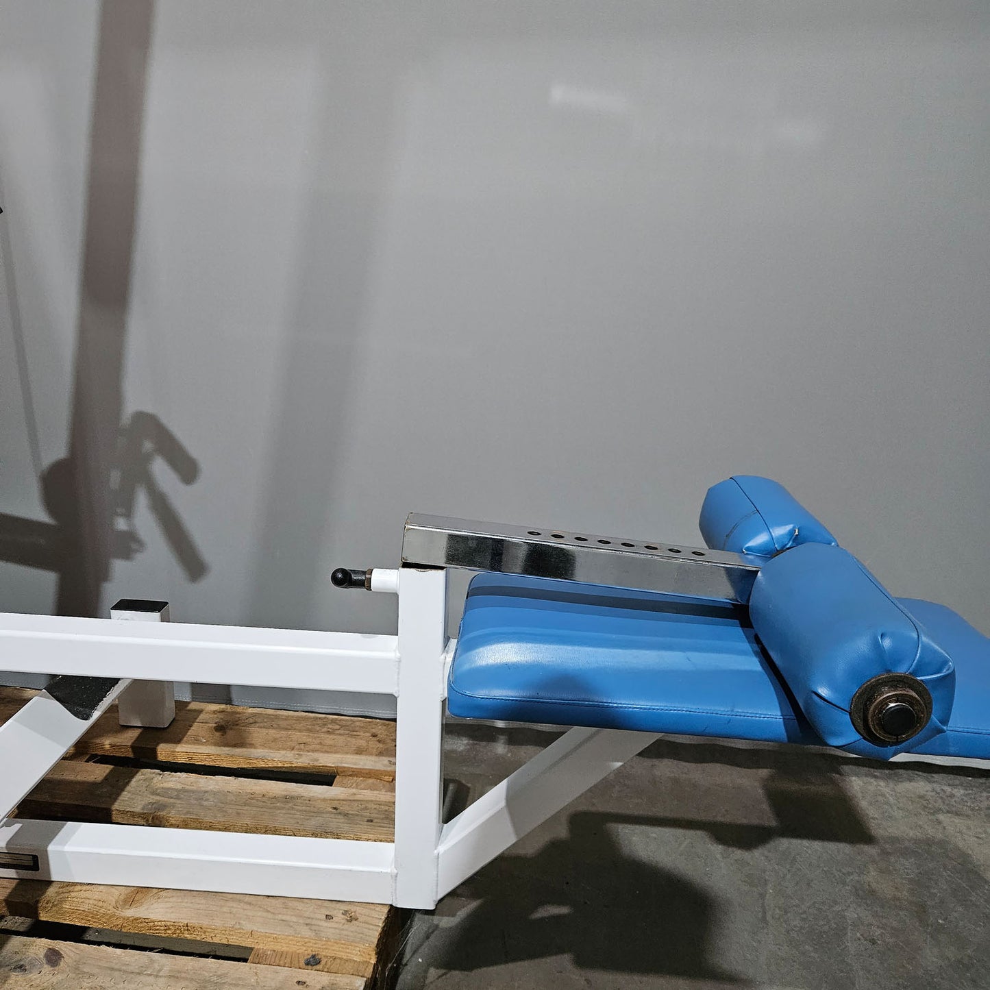 Paramount Lat-Row Model 700 - Cable pulldown and cable rowing machine - 2-in-1 combination machine, pulldown and row, Made in USA, used - tested condition