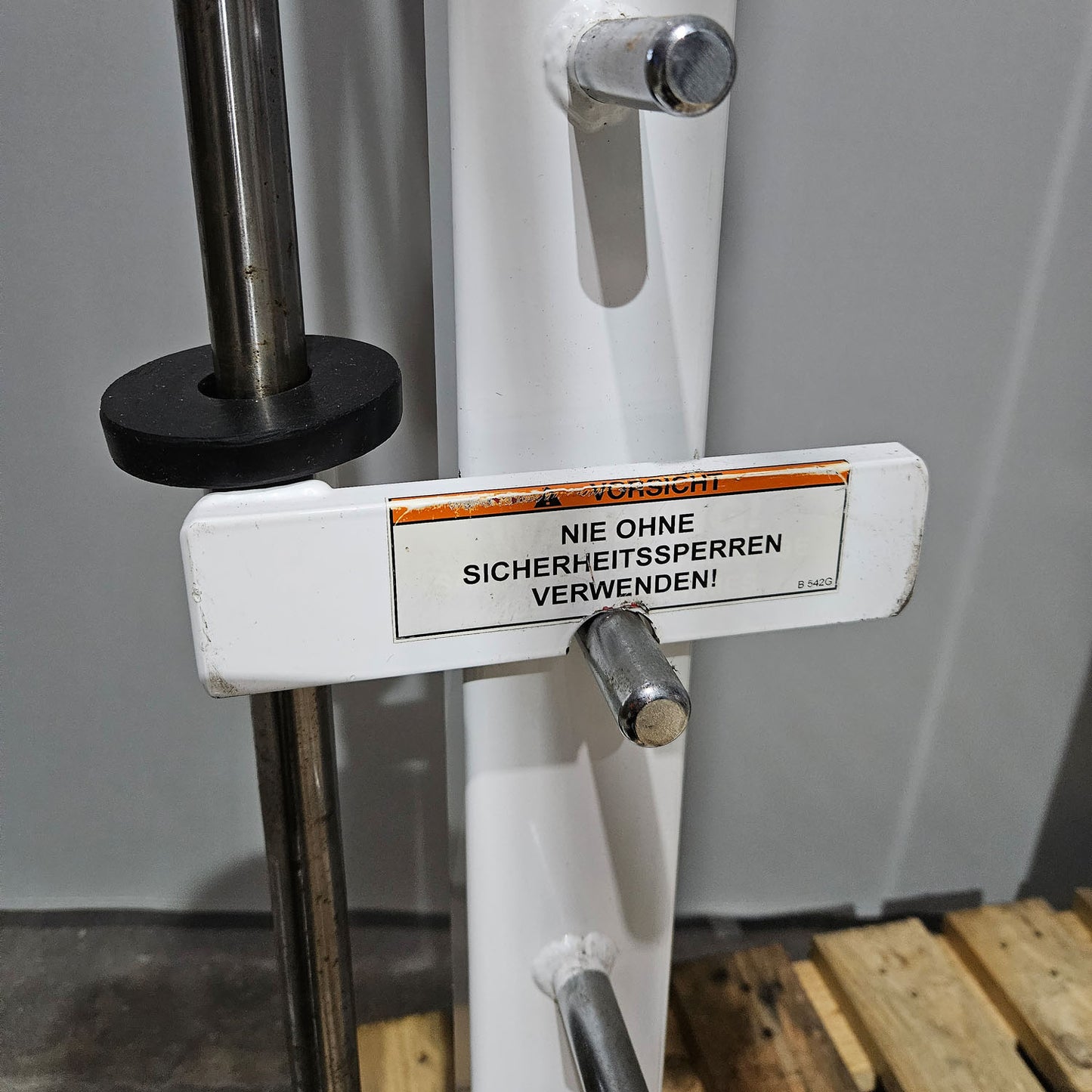 Paramount Multi-Press, Smith Machine, Performance Line, Oldschool Bodybuilding Strength Equipment, Frame Color White, Used - Tested Condition