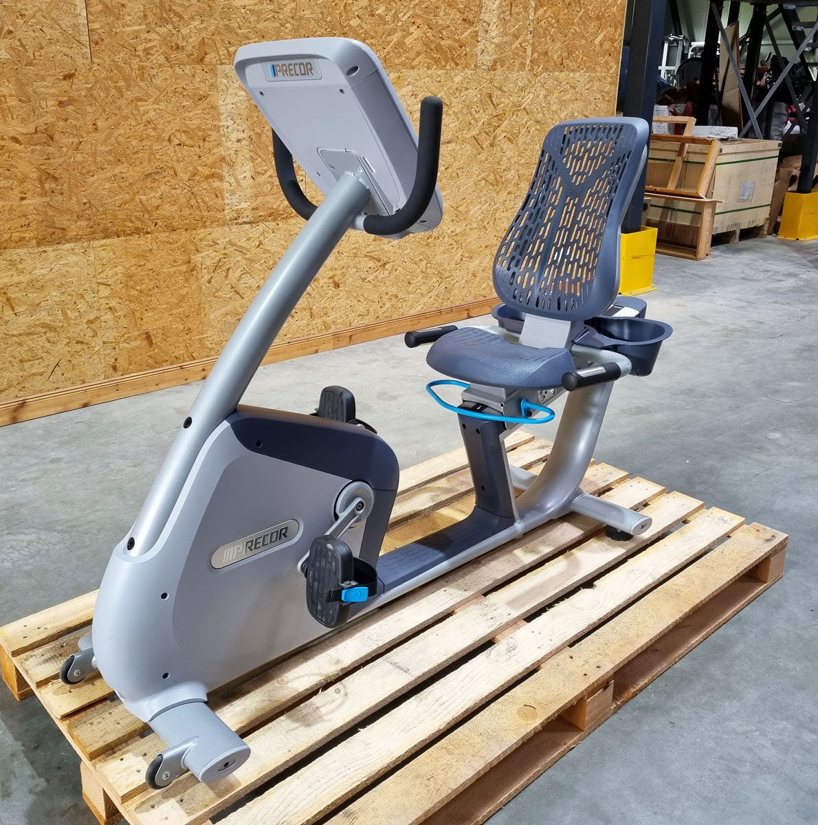 Precor 6 cardio machines in a set, only 3 years old, new models, treadmill, AMT, cross trainer EFX, ergometer, recumbent etc., used - refurbished condition