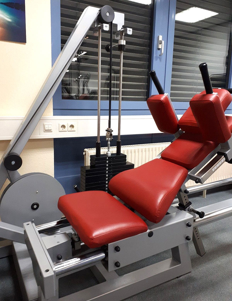 Einstellbare Beinpresse, SVG Reha Line Funktionsstemme, Rahmenfarbe: Silber-Grau, Polster: Braun, gebraucht - überholter Zustand