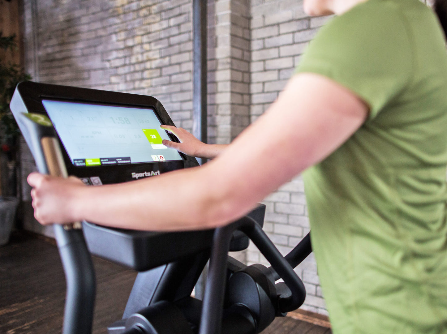 Sportsart Elliptical, Ellipsentrainer E876