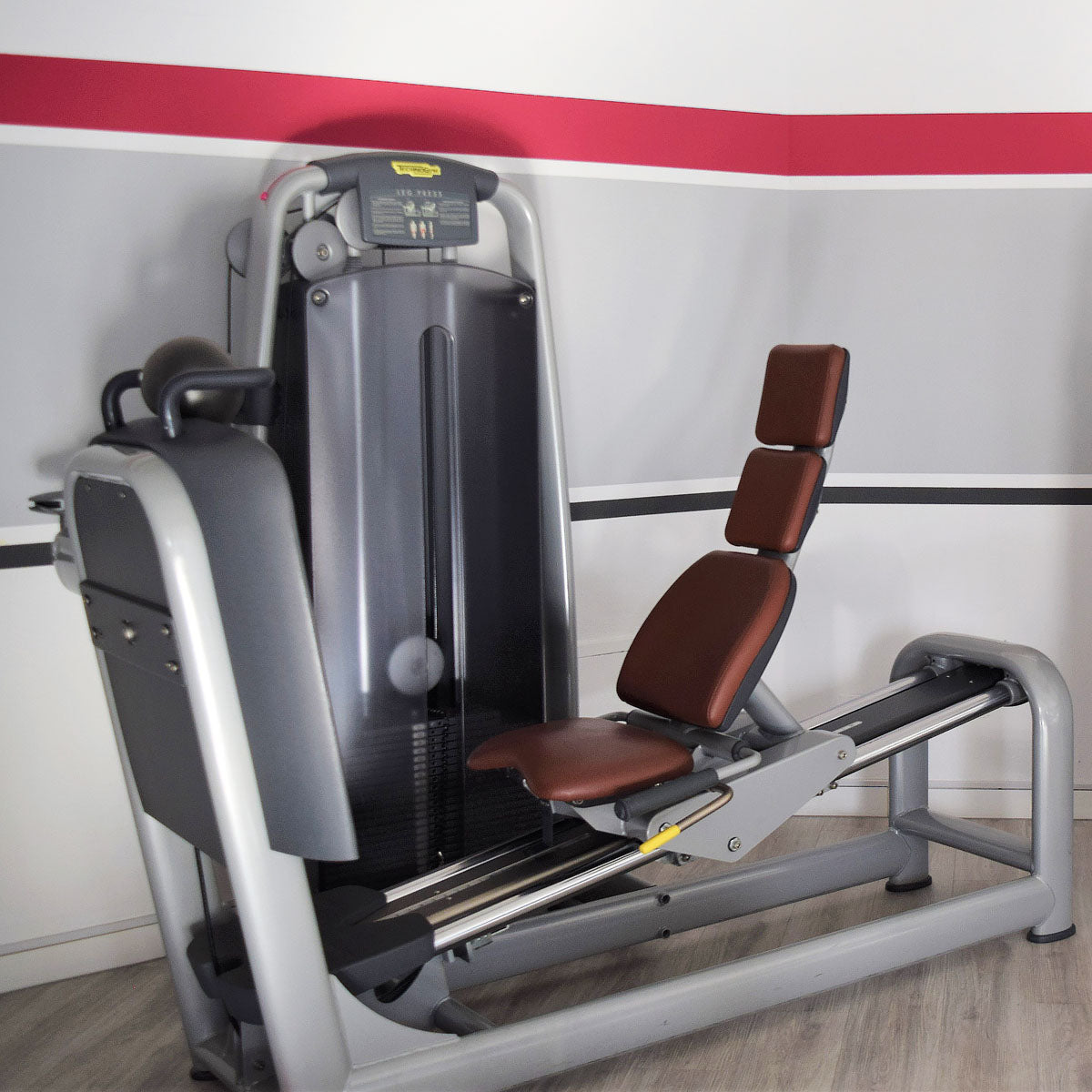 TechnoGym 10 strength training machines in a set, Isocontrol displays, Selection Line, new version with plastic covers, used - refurbished condition