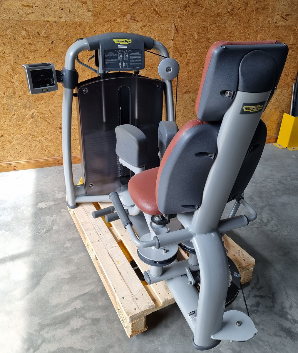 TechnoGym 10 strength training machines in a set, Isocontrol displays, Selection Line, new version with plastic covers, used - refurbished condition