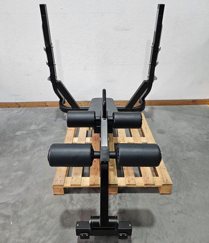 3er Set Technogym Pure Drückerbänke, 1x Flachdrückerbank 1x Schrägdrückerbank und 1x Negativdrückerbank, Pure Strength Bench Series, Farbe Schwarz, gebraucht - überholter Zustand
