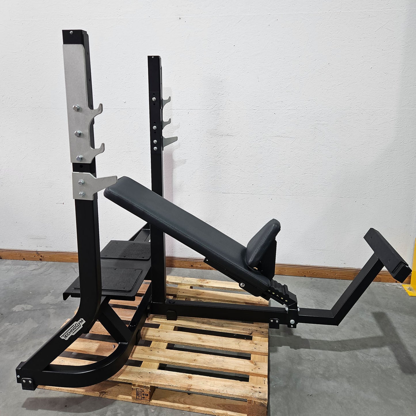 3er Set Technogym Pure Drückerbänke, 1x Flachdrückerbank 1x Schrägdrückerbank und 1x Negativdrückerbank, Pure Strength Bench Series, Farbe Schwarz, gebraucht - überholter Zustand