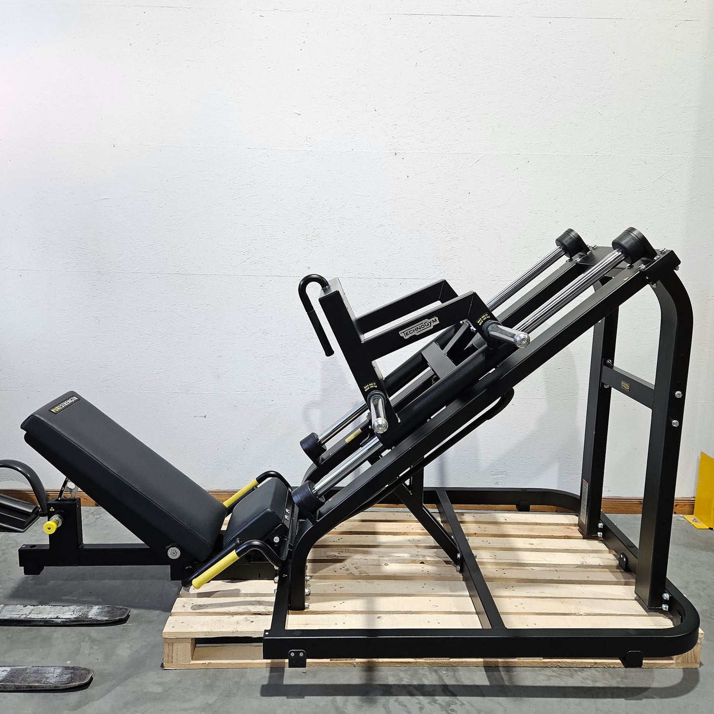 Technogym Pure Strength Linear Leg Press, Plate loaded 45° Beinpresse, Farbe Schwarz, gebraucht, überholter Zustand