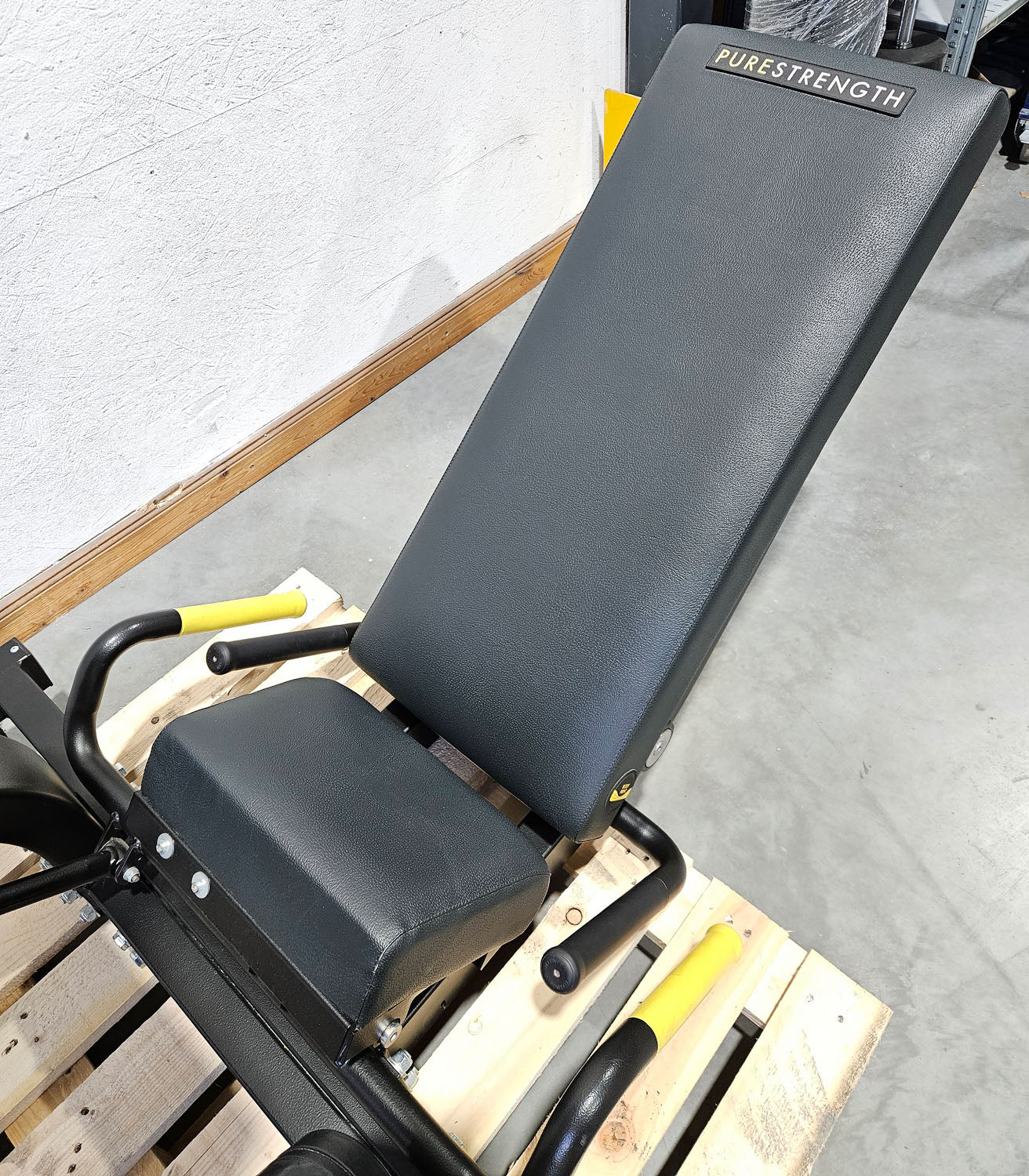 Technogym Pure Strength Linear Leg Press, Plate loaded 45° Beinpresse, Farbe Schwarz, gebraucht, überholter Zustand